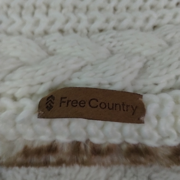 Free country Faux Far Neck Scarf - Picture 4 of 17